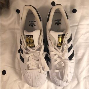 NEW Adidas Superstars men’s size 6.5 women’s 8.5